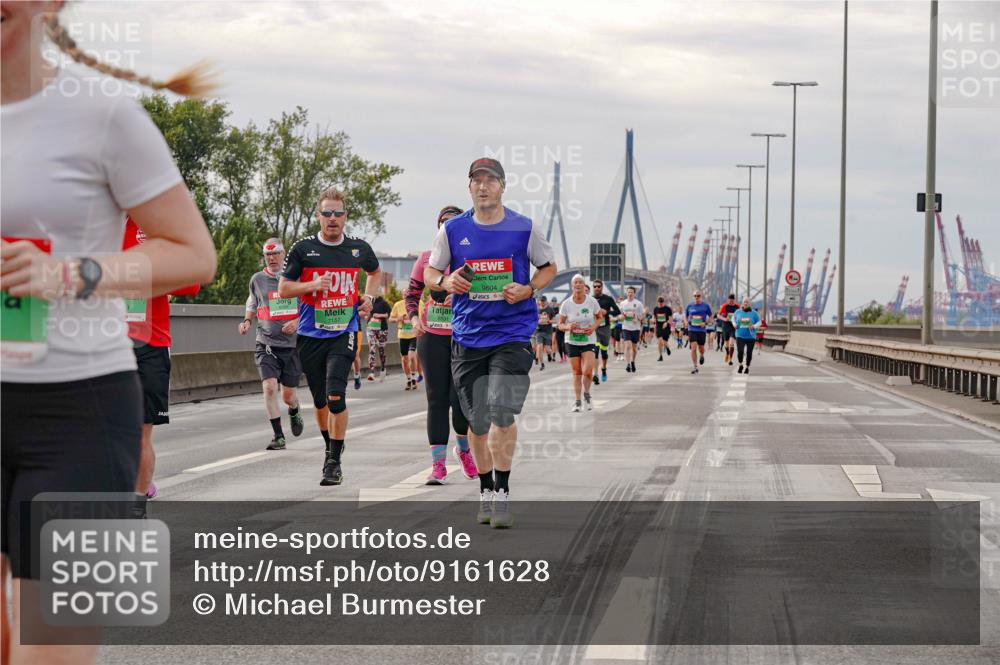 03.10.2025 - Köhlbrandbrückenlauf Michael Burmester http://msf.ph/oto/9161628 03.10.2025 16:00:50 Position 3 7157, 9604 meine-sportfotos.de