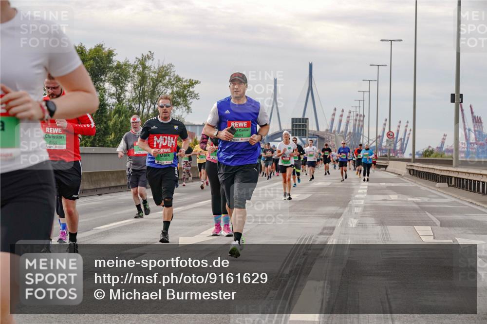 03.10.2025 - Köhlbrandbrückenlauf Michael Burmester http://msf.ph/oto/9161629 03.10.2025 16:00:50 Position 3 8909, 7157, 9604 meine-sportfotos.de