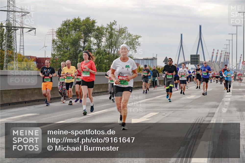 03.10.2025 - Köhlbrandbrückenlauf Michael Burmester http://msf.ph/oto/9161647 03.10.2025 16:00:57 Position 3 9116, 8269, 12 meine-sportfotos.de