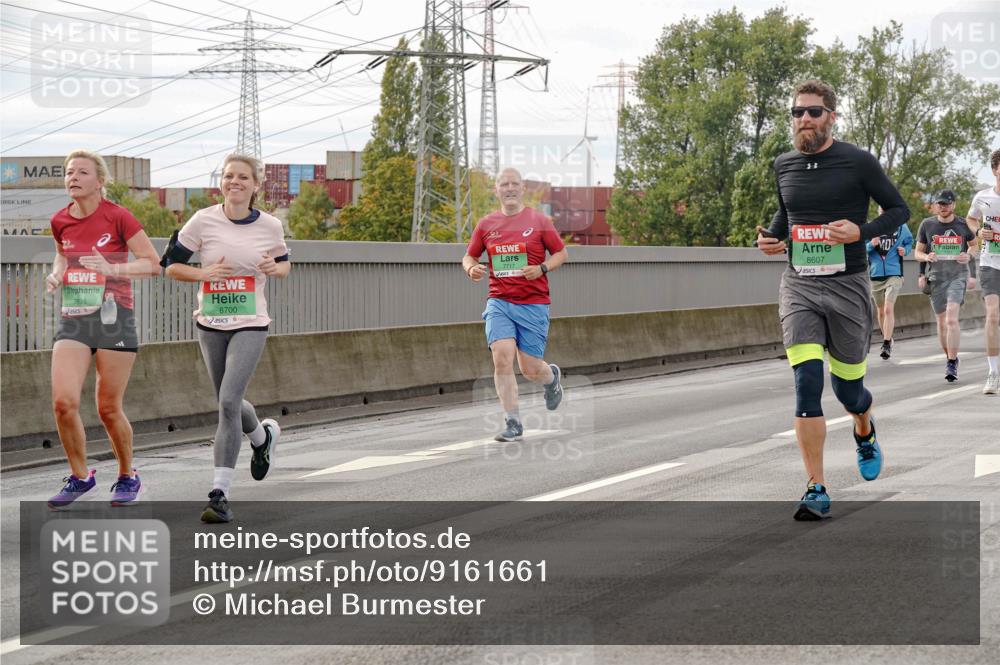 03.10.2025 - Köhlbrandbrückenlauf Michael Burmester http://msf.ph/oto/9161661 03.10.2025 16:01:03 Position 3 7893, 8700, 8607 meine-sportfotos.de