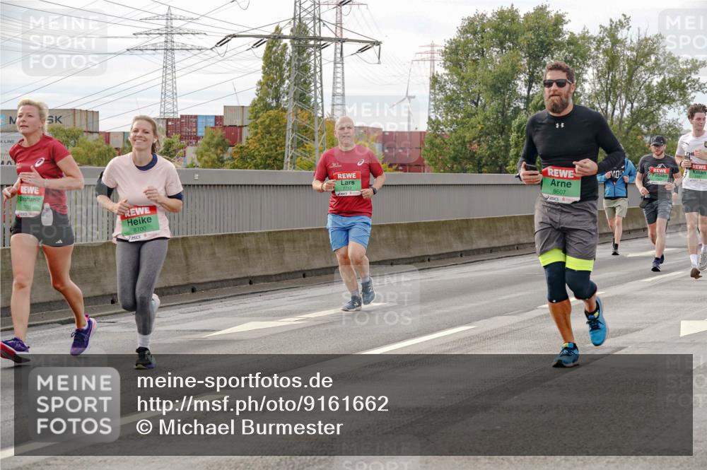03.10.2025 - Köhlbrandbrückenlauf Michael Burmester http://msf.ph/oto/9161662 03.10.2025 16:01:03 Position 3 7893, 8700, 7717, 8607 meine-sportfotos.de