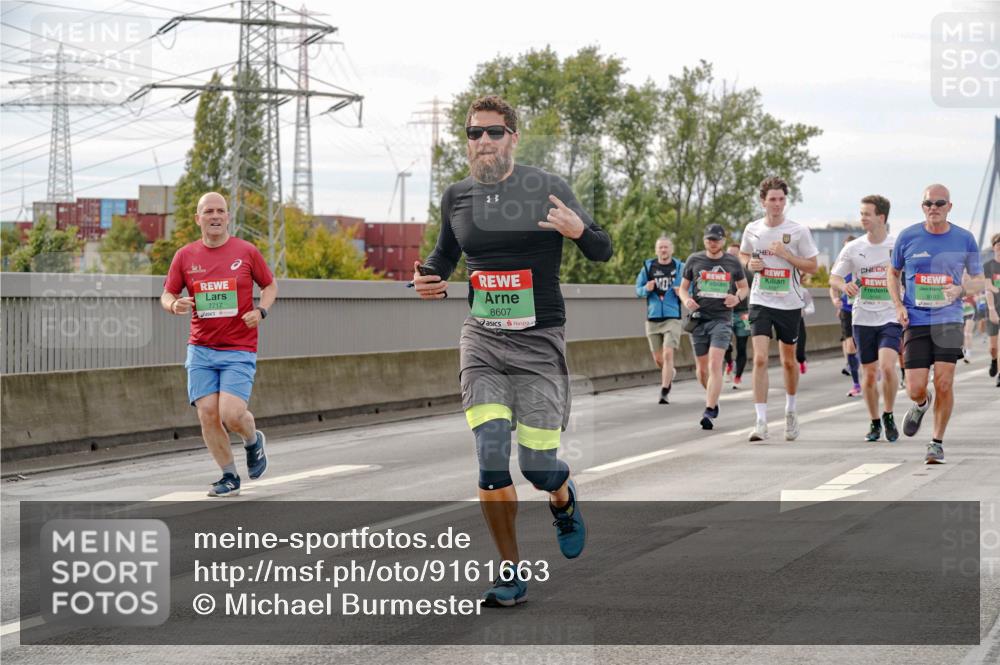 03.10.2025 - Köhlbrandbrückenlauf Michael Burmester http://msf.ph/oto/9161663 03.10.2025 16:01:04 Position 3 7717, 8607, 9193 meine-sportfotos.de