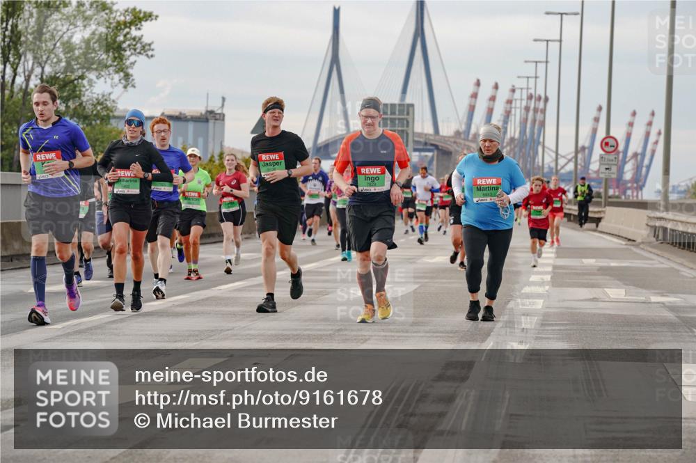 03.10.2025 - Köhlbrandbrückenlauf Michael Burmester http://msf.ph/oto/9161678 03.10.2025 16:01:07 Position 3 9136, 7828, 8443, 4 meine-sportfotos.de