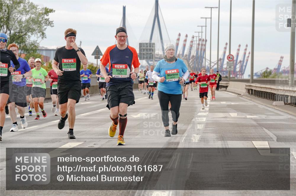 03.10.2025 - Köhlbrandbrückenlauf Michael Burmester http://msf.ph/oto/9161687 03.10.2025 16:01:10 Position 3 92, 9136, 7828, 8443 meine-sportfotos.de