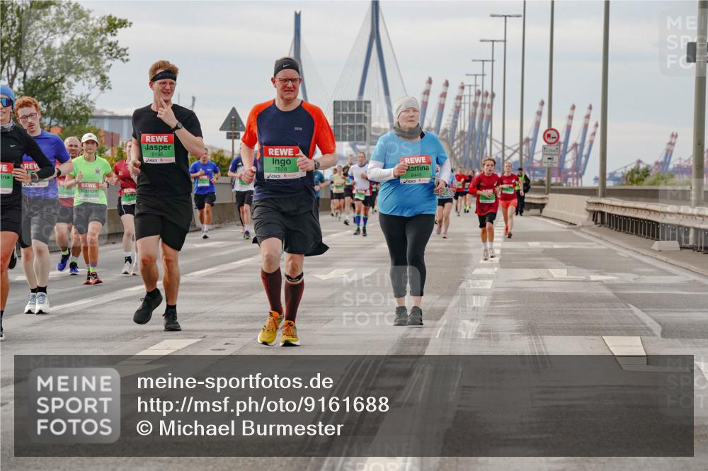 03.10.2025 - Köhlbrandbrückenlauf Michael Burmester http://msf.ph/oto/9161688 03.10.2025 16:01:10 Position 3 9136, 7828, 8443 meine-sportfotos.de