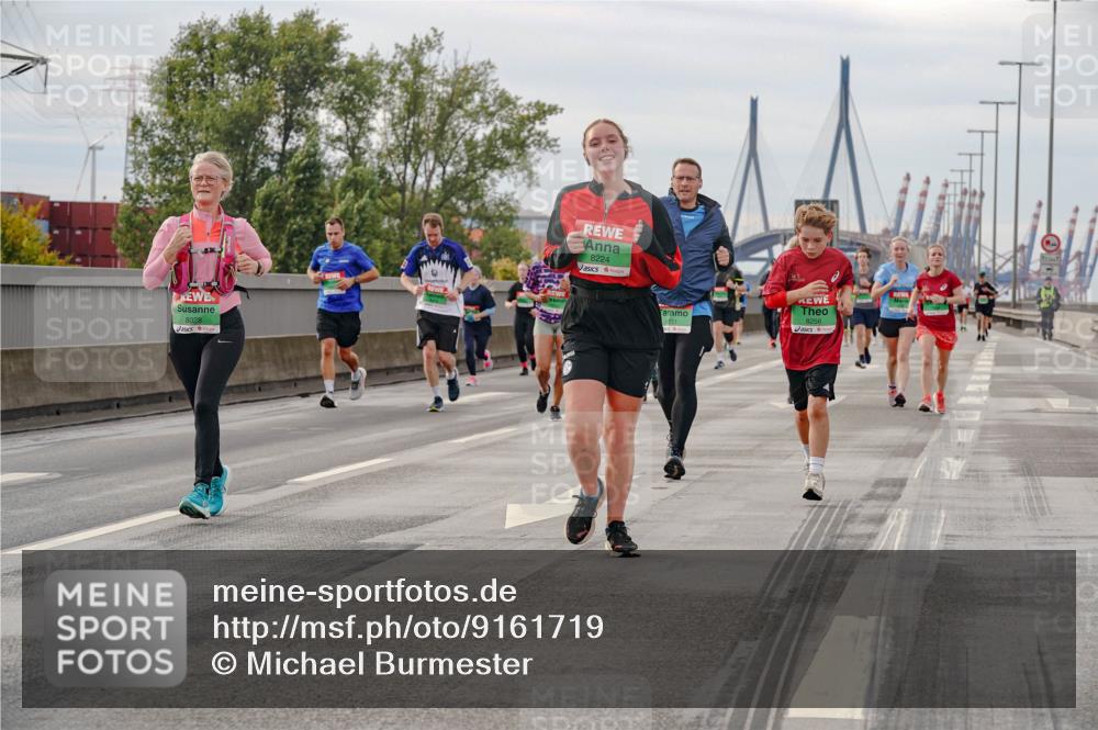 03.10.2025 - Köhlbrandbrückenlauf Michael Burmester http://msf.ph/oto/9161719 03.10.2025 16:01:20 Position 3 8028, 8224, 9351, 8256 meine-sportfotos.de