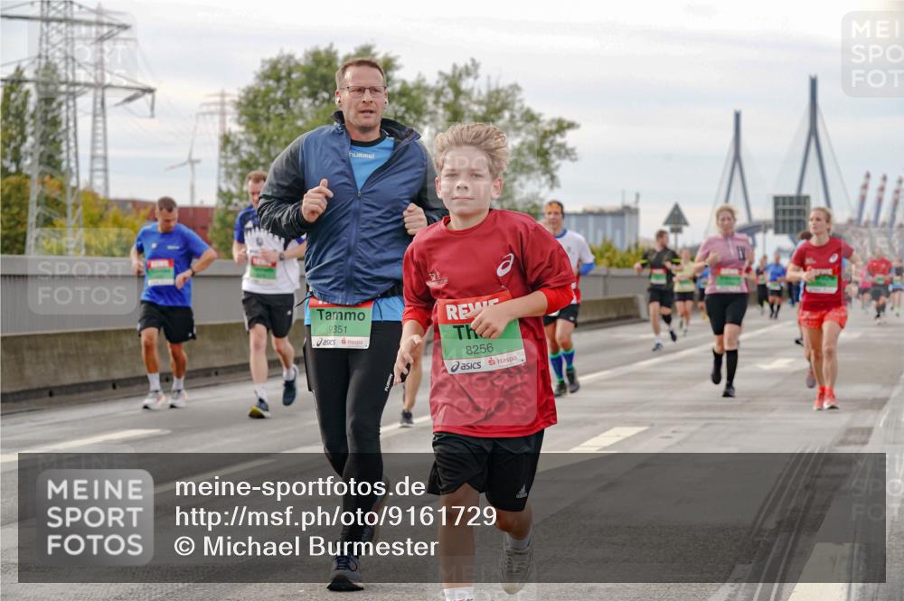 03.10.2025 - Köhlbrandbrückenlauf Michael Burmester http://msf.ph/oto/9161729 03.10.2025 16:01:24 Position 3 9351, 8256 meine-sportfotos.de