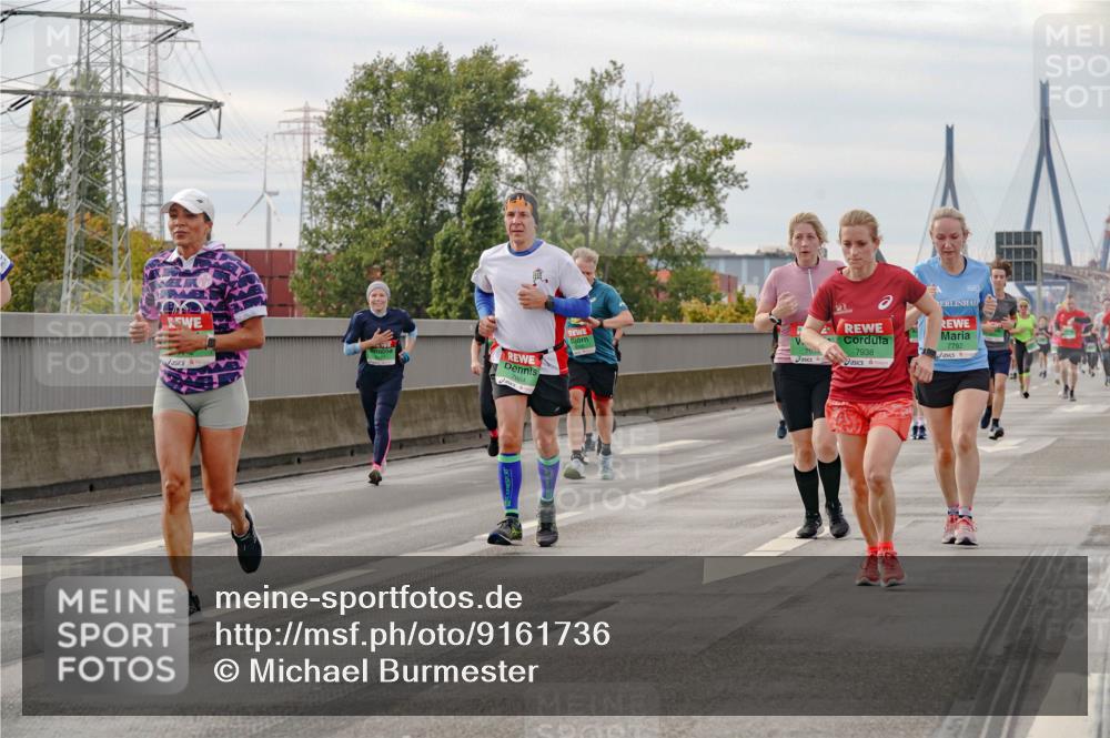03.10.2025 - Köhlbrandbrückenlauf Michael Burmester http://msf.ph/oto/9161736 03.10.2025 16:01:27 Position 3 7864, 7792, 7938 meine-sportfotos.de