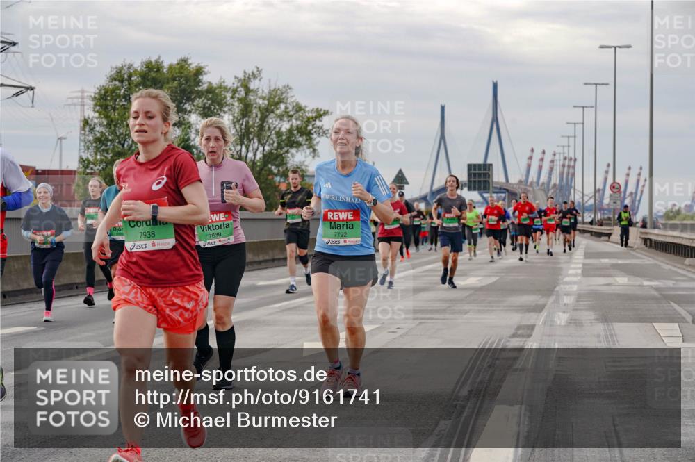 03.10.2025 - Köhlbrandbrückenlauf Michael Burmester http://msf.ph/oto/9161741 03.10.2025 16:01:29 Position 3 7938, 7639, 7792 meine-sportfotos.de