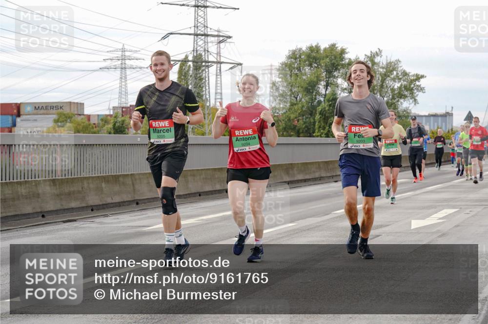 03.10.2025 - Köhlbrandbrückenlauf Michael Burmester http://msf.ph/oto/9161765 03.10.2025 16:01:36 Position 3 9205, 9204, 9203 meine-sportfotos.de