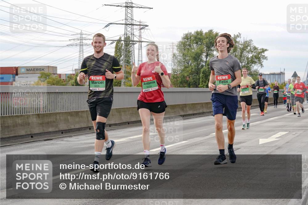 03.10.2025 - Köhlbrandbrückenlauf Michael Burmester http://msf.ph/oto/9161766 03.10.2025 16:01:36 Position 3 9205, 9204 meine-sportfotos.de