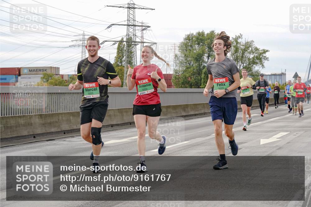 03.10.2025 - Köhlbrandbrückenlauf Michael Burmester http://msf.ph/oto/9161767 03.10.2025 16:01:36 Position 3 9205, 9204, 9203 meine-sportfotos.de