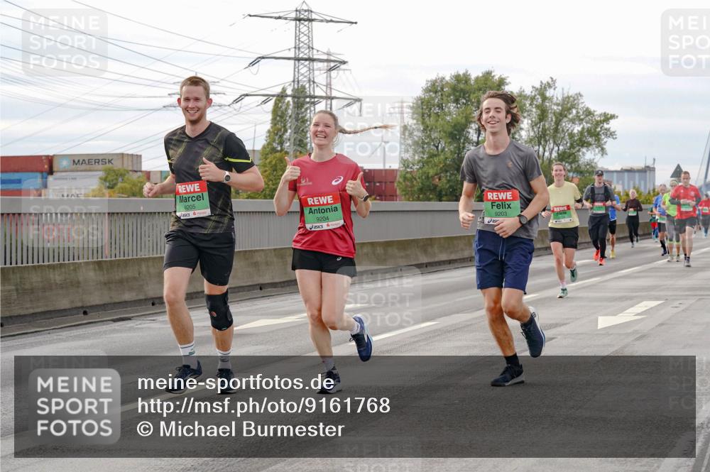 03.10.2025 - Köhlbrandbrückenlauf Michael Burmester http://msf.ph/oto/9161768 03.10.2025 16:01:37 Position 3 9205, 9204, 9203 meine-sportfotos.de