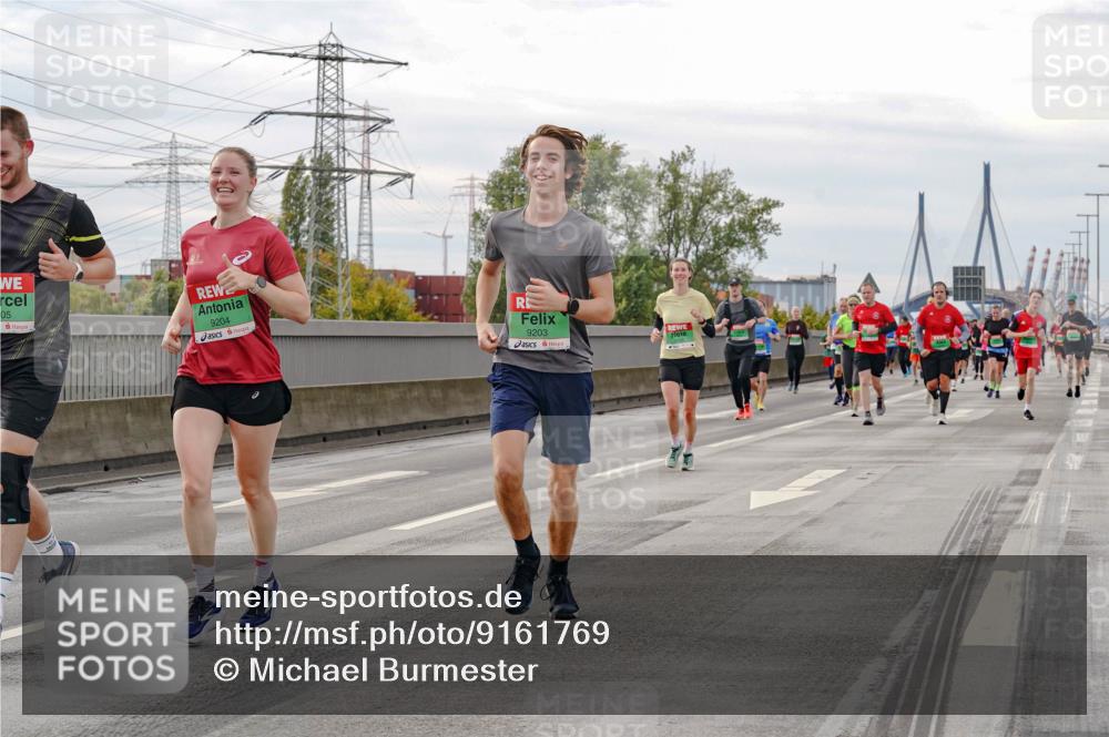 03.10.2025 - Köhlbrandbrückenlauf Michael Burmester http://msf.ph/oto/9161769 03.10.2025 16:01:37 Position 3 05, 9204, 9203 meine-sportfotos.de