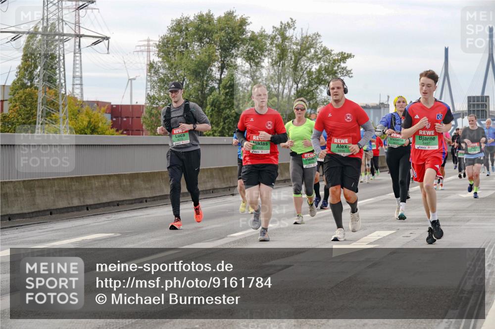 03.10.2025 - Köhlbrandbrückenlauf Michael Burmester http://msf.ph/oto/9161784 03.10.2025 16:01:42 Position 3 9000, 8998, 8071, 8497 meine-sportfotos.de