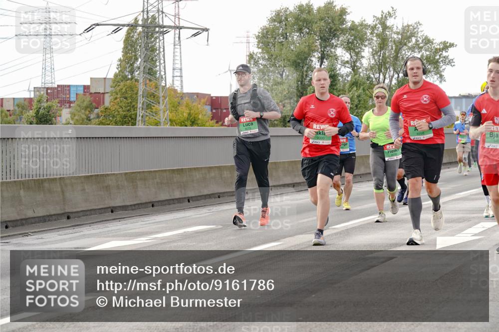 03.10.2025 - Köhlbrandbrückenlauf Michael Burmester http://msf.ph/oto/9161786 03.10.2025 16:01:43 Position 3 8015, 9000, 8032, 5, 8998, 849 meine-sportfotos.de