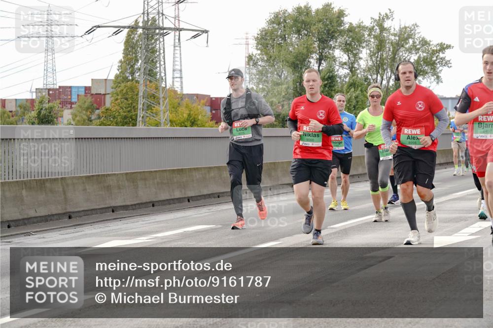 03.10.2025 - Köhlbrandbrückenlauf Michael Burmester http://msf.ph/oto/9161787 03.10.2025 16:01:43 Position 3 8015, 9000, 8998, 8497 meine-sportfotos.de