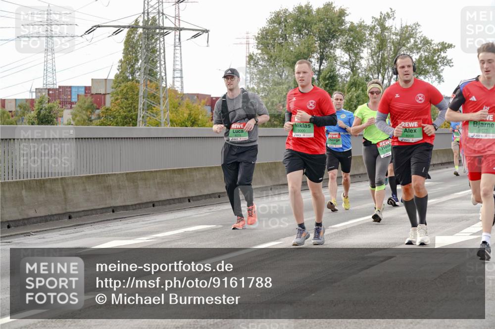 03.10.2025 - Köhlbrandbrückenlauf Michael Burmester http://msf.ph/oto/9161788 03.10.2025 16:01:43 Position 3 9000, 8032, 8998, 8497 meine-sportfotos.de