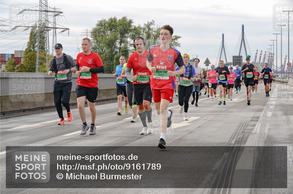 03.10.2025 - Köhlbrandbrückenlauf Michael Burmester http://msf.ph/oto/9161789 03.10.2025 16:01:43 Position 3 8497, 9000, 8998 meine-sportfotos.de