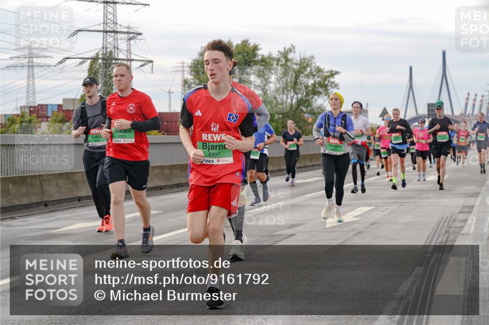 03.10.2025 - Köhlbrandbrückenlauf Michael Burmester http://msf.ph/oto/9161792 03.10.2025 16:01:44 Position 3 9000, 8497 meine-sportfotos.de