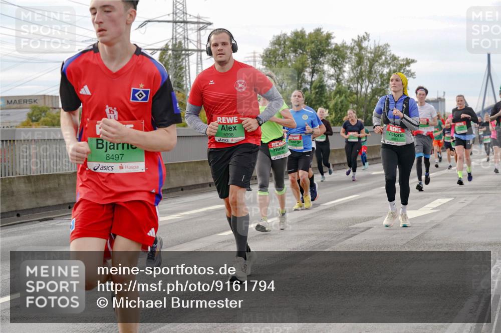 03.10.2025 - Köhlbrandbrückenlauf Michael Burmester http://msf.ph/oto/9161794 03.10.2025 16:01:45 Position 3 8497, 8998, 8071 meine-sportfotos.de