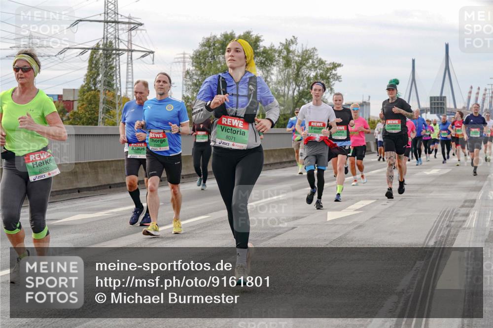 03.10.2025 - Köhlbrandbrückenlauf Michael Burmester http://msf.ph/oto/9161801 03.10.2025 16:01:47 Position 3 7782, 8032, 8071 meine-sportfotos.de