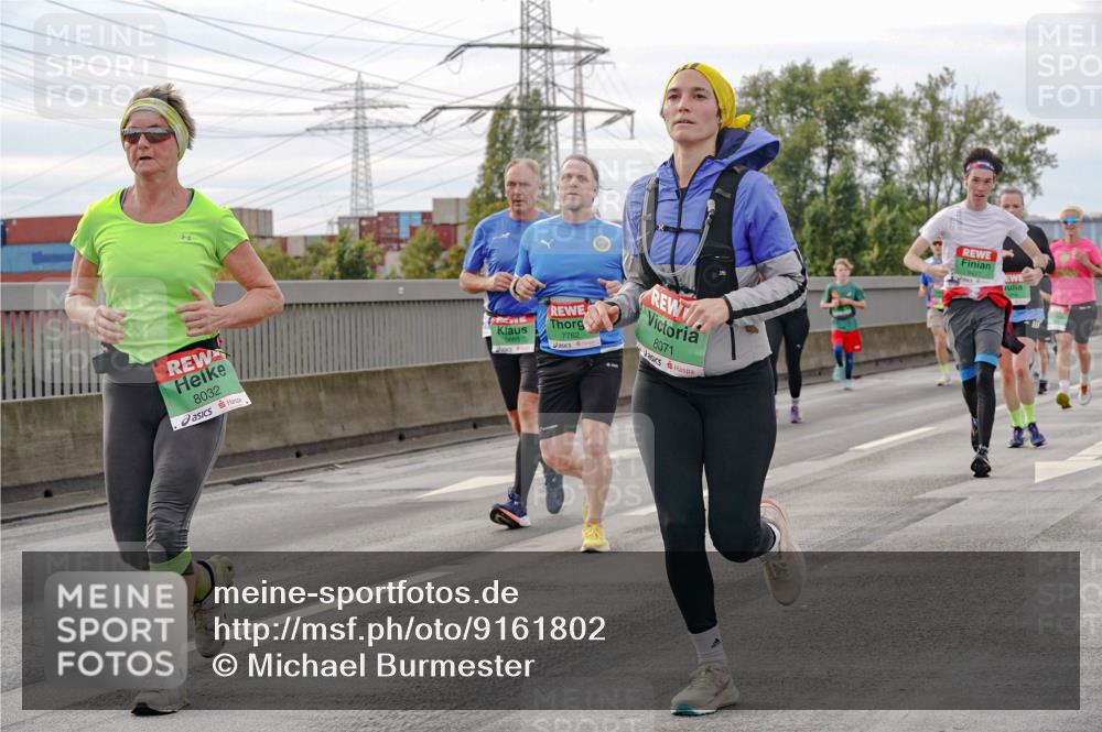 03.10.2025 - Köhlbrandbrückenlauf Michael Burmester http://msf.ph/oto/9161802 03.10.2025 16:01:47 Position 3 8032, 7782, 8071 meine-sportfotos.de