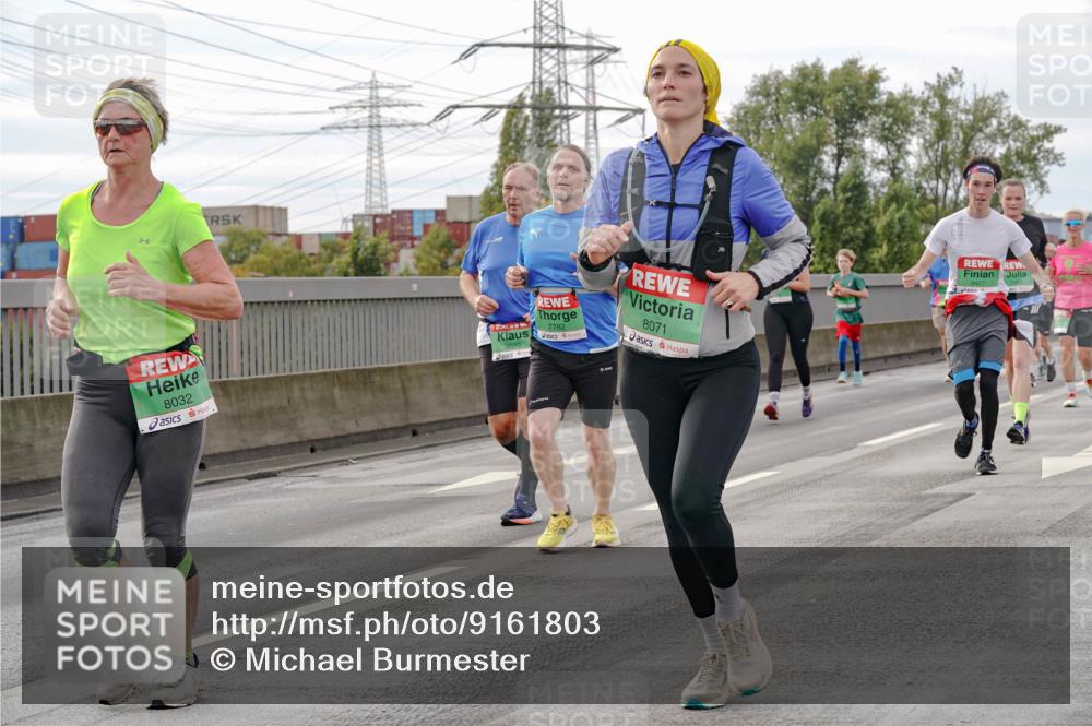 03.10.2025 - Köhlbrandbrückenlauf Michael Burmester http://msf.ph/oto/9161803 03.10.2025 16:01:47 Position 3 8032, 7782, 8071 meine-sportfotos.de