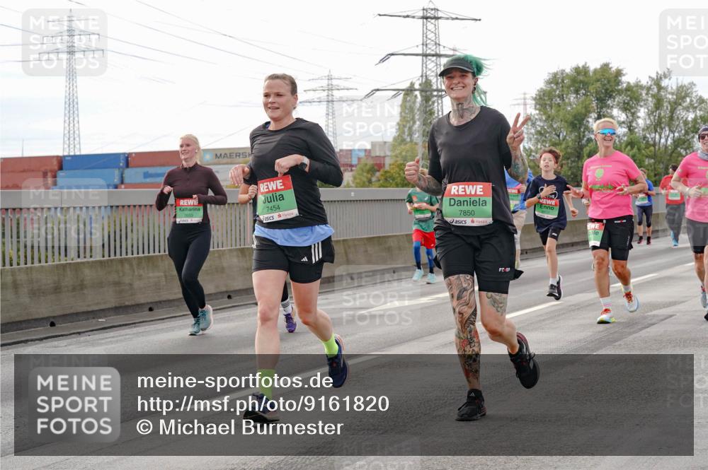 03.10.2025 - Köhlbrandbrückenlauf Michael Burmester http://msf.ph/oto/9161820 03.10.2025 16:01:51 Position 3 7659, 7454, 7850 meine-sportfotos.de