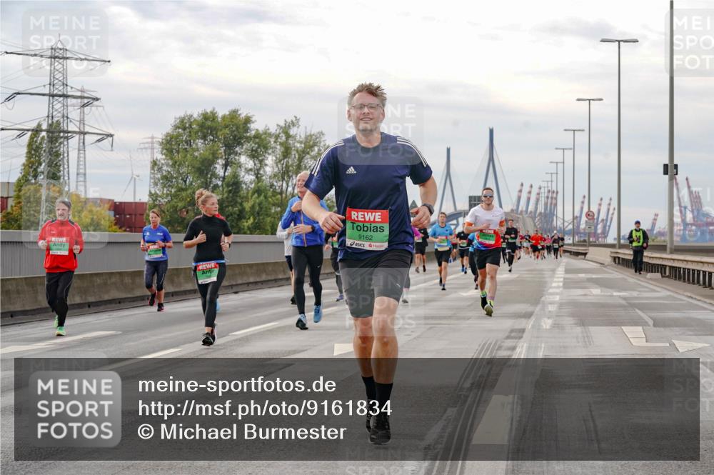 03.10.2025 - Köhlbrandbrückenlauf Michael Burmester http://msf.ph/oto/9161834 03.10.2025 16:01:55 Position 3 9162 meine-sportfotos.de