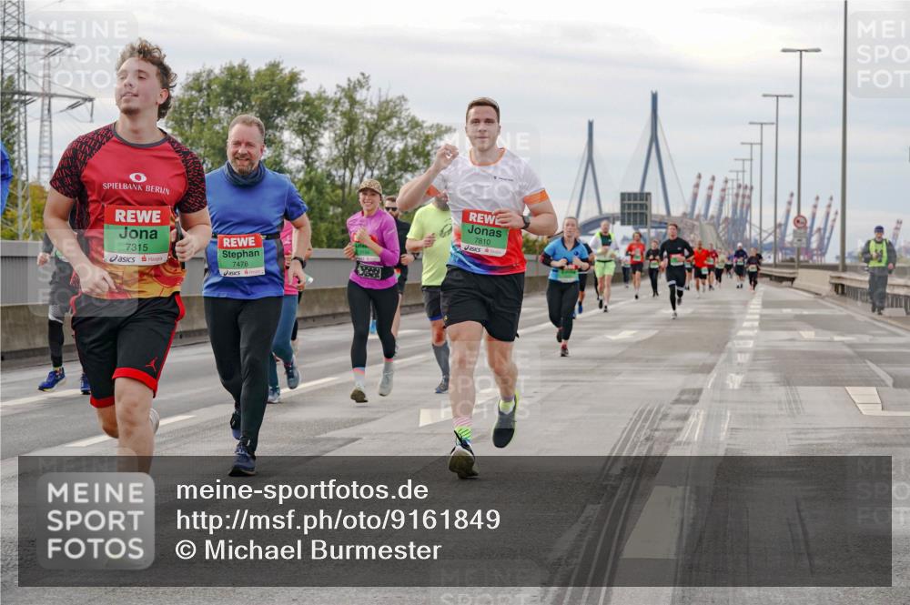 03.10.2025 - Köhlbrandbrückenlauf Michael Burmester http://msf.ph/oto/9161849 03.10.2025 16:01:59 Position 3 7315, 7478, 7810 meine-sportfotos.de
