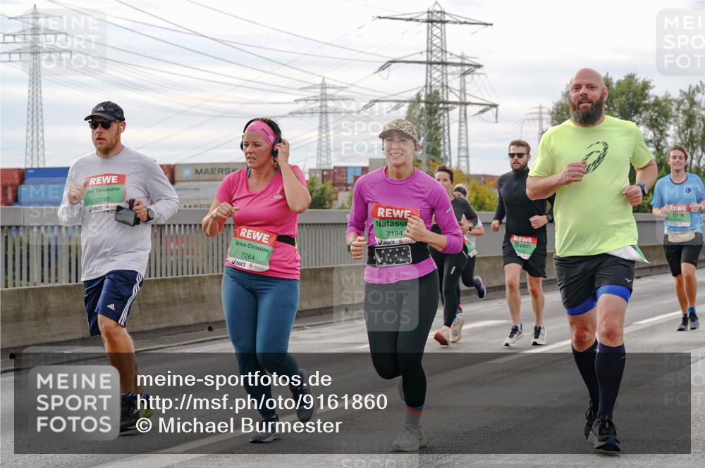 03.10.2025 - Köhlbrandbrückenlauf Michael Burmester http://msf.ph/oto/9161860 03.10.2025 16:02:03 Position 3 7246, 7194, 7264 meine-sportfotos.de