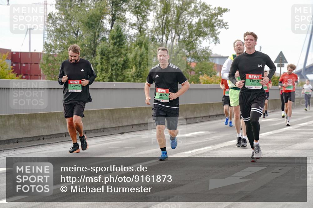 03.10.2025 - Köhlbrandbrückenlauf Michael Burmester http://msf.ph/oto/9161873 03.10.2025 16:02:08 Position 3 9612, 9158, 9655 meine-sportfotos.de