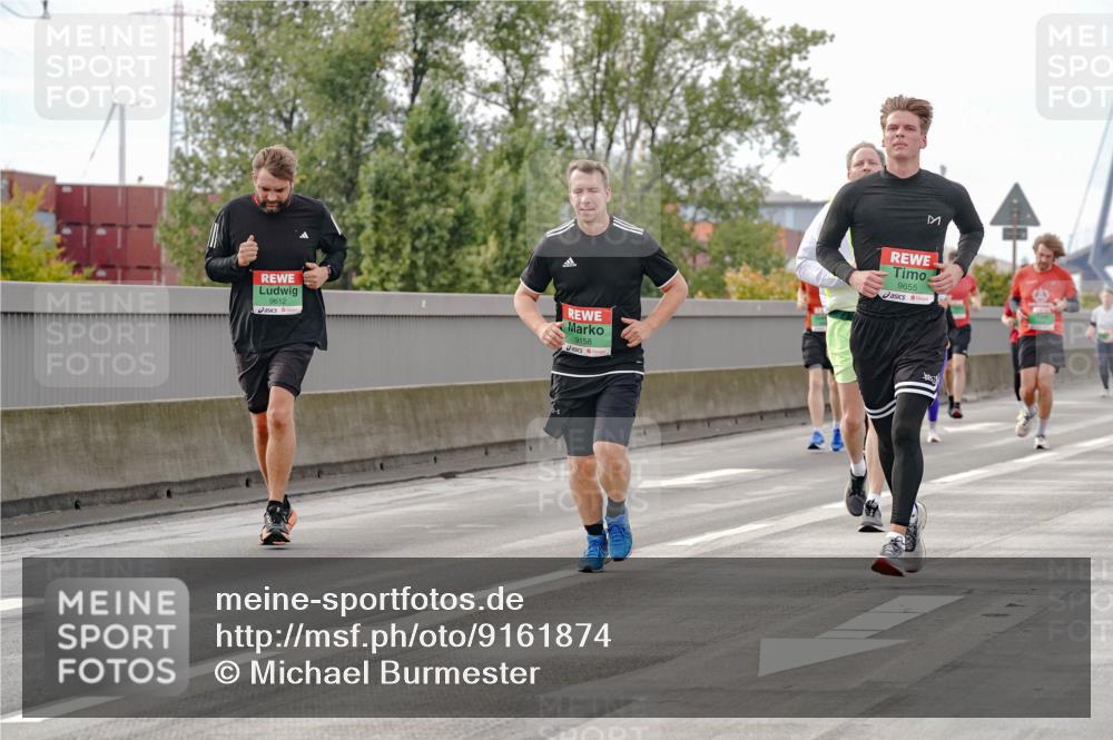 03.10.2025 - Köhlbrandbrückenlauf Michael Burmester http://msf.ph/oto/9161874 03.10.2025 16:02:08 Position 3 9612, 9158, 9655 meine-sportfotos.de