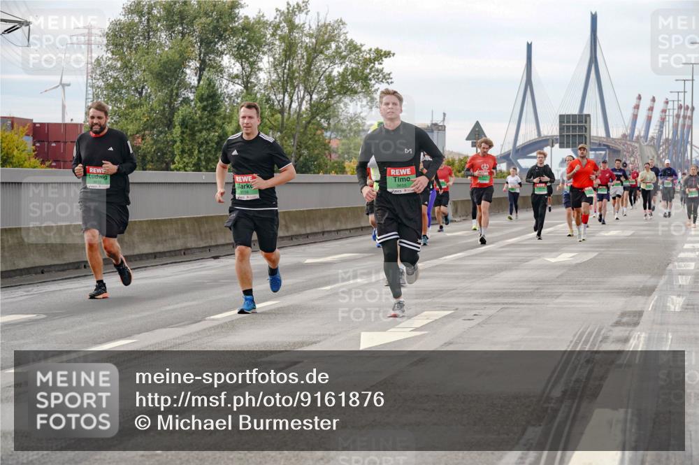 03.10.2025 - Köhlbrandbrückenlauf Michael Burmester http://msf.ph/oto/9161876 03.10.2025 16:02:09 Position 3 9612, 9158, 9655, 2 meine-sportfotos.de