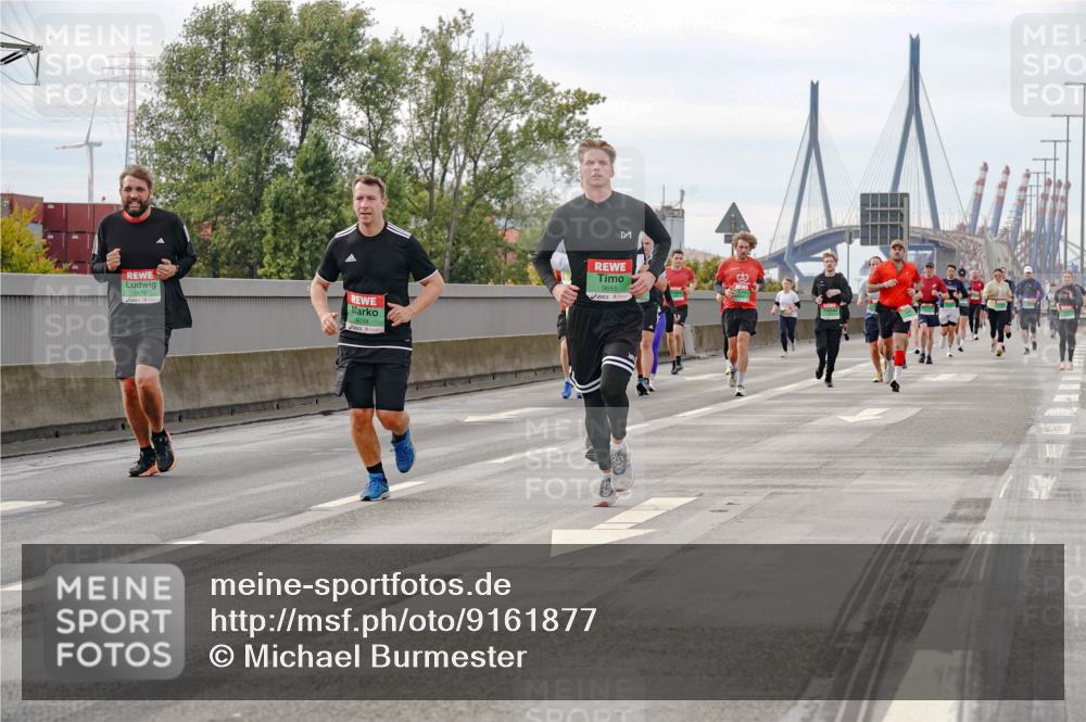 03.10.2025 - Köhlbrandbrückenlauf Michael Burmester http://msf.ph/oto/9161877 03.10.2025 16:02:09 Position 3 9612, 9158, 9655 meine-sportfotos.de