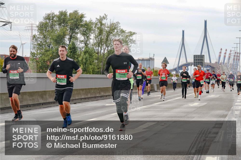 03.10.2025 - Köhlbrandbrückenlauf Michael Burmester http://msf.ph/oto/9161880 03.10.2025 16:02:10 Position 3 9612, 9158, 9655 meine-sportfotos.de