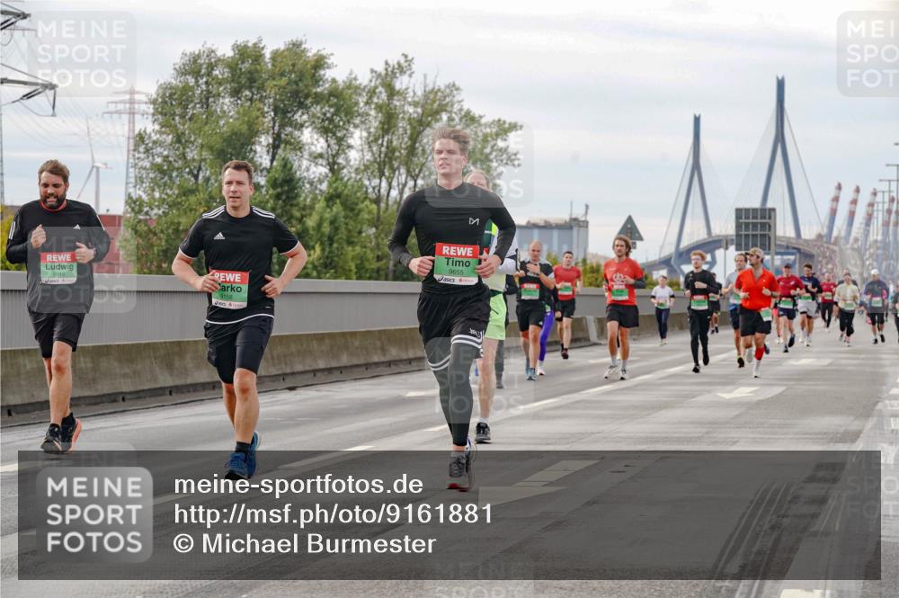 03.10.2025 - Köhlbrandbrückenlauf Michael Burmester http://msf.ph/oto/9161881 03.10.2025 16:02:10 Position 3 9612, 9158, 9655 meine-sportfotos.de