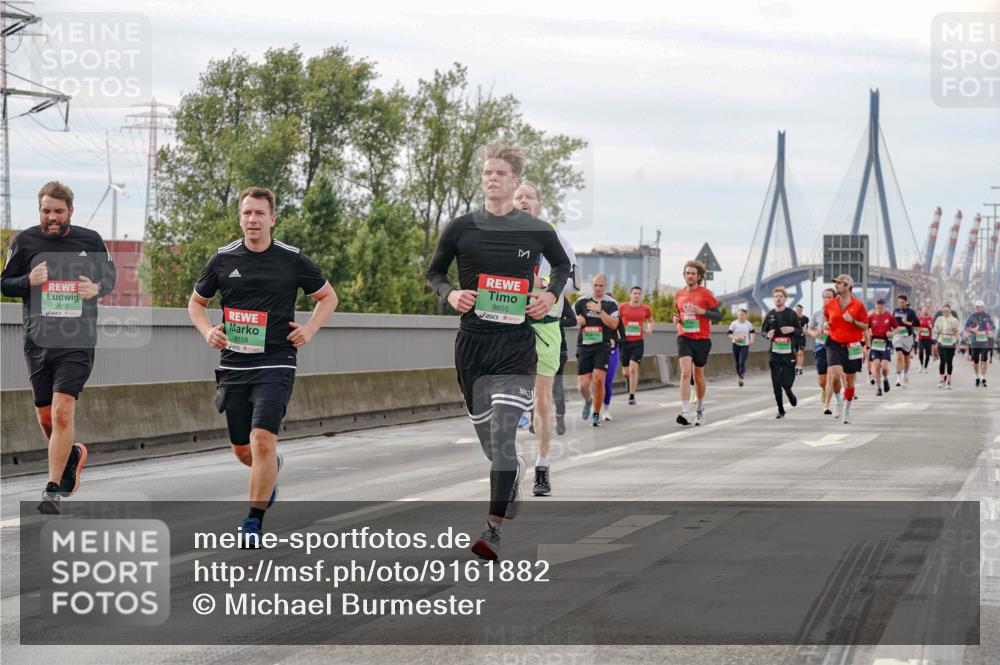 03.10.2025 - Köhlbrandbrückenlauf Michael Burmester http://msf.ph/oto/9161882 03.10.2025 16:02:10 Position 3 9612, 9158, 9655 meine-sportfotos.de