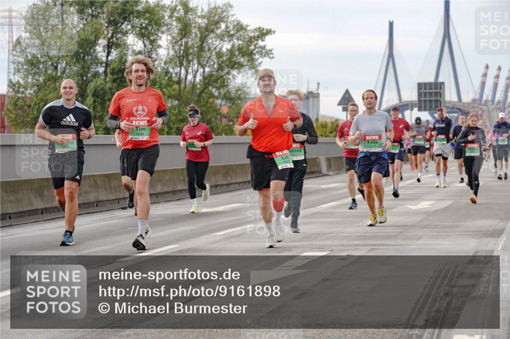 03.10.2025 - Köhlbrandbrückenlauf Michael Burmester http://msf.ph/oto/9161898 03.10.2025 16:02:18 Position 3 9396, 7671, 9608 meine-sportfotos.de