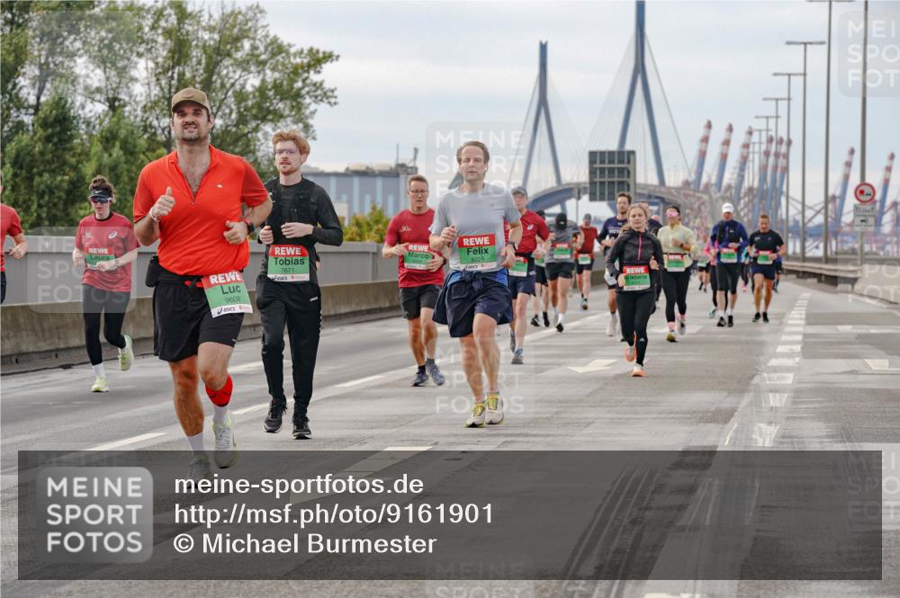 03.10.2025 - Köhlbrandbrückenlauf Michael Burmester http://msf.ph/oto/9161901 03.10.2025 16:02:19 Position 3 7671, 9608, 8229 meine-sportfotos.de