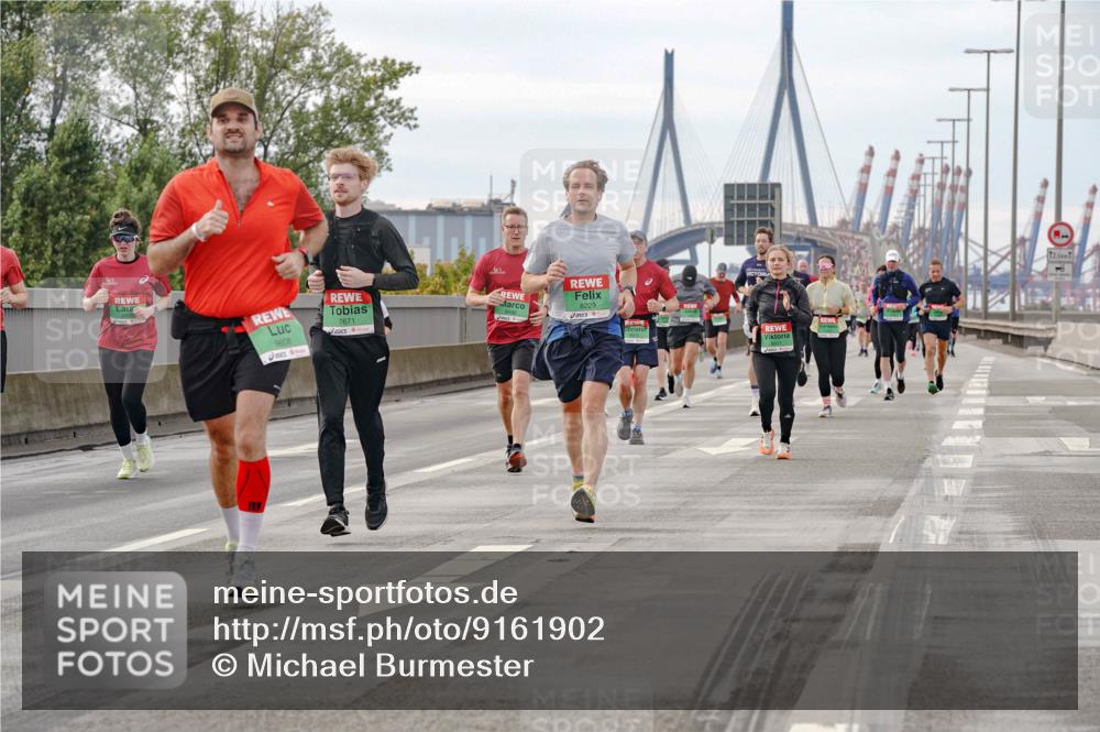 03.10.2025 - Köhlbrandbrückenlauf Michael Burmester http://msf.ph/oto/9161902 03.10.2025 16:02:20 Position 3 7671, 9608, 8229 meine-sportfotos.de