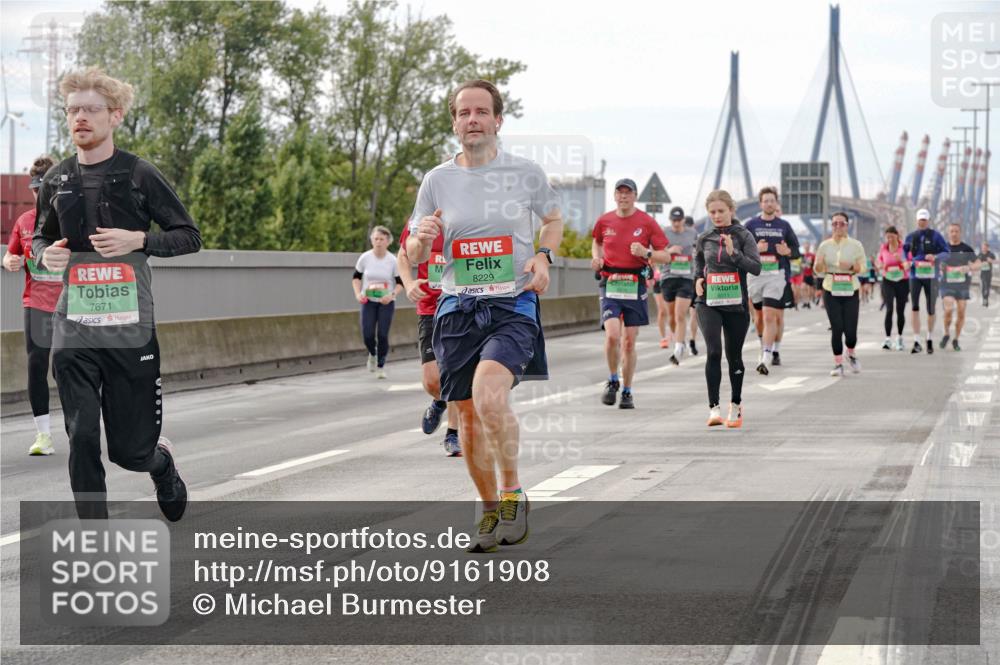 03.10.2025 - Köhlbrandbrückenlauf Michael Burmester http://msf.ph/oto/9161908 03.10.2025 16:02:22 Position 3 7671, 8229 meine-sportfotos.de