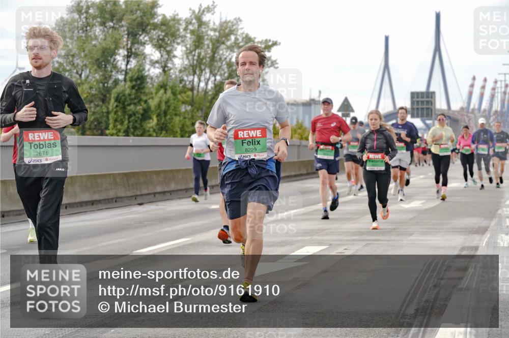 03.10.2025 - Köhlbrandbrückenlauf Michael Burmester http://msf.ph/oto/9161910 03.10.2025 16:02:23 Position 3 7671, 8229 meine-sportfotos.de