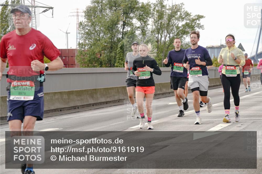 03.10.2025 - Köhlbrandbrückenlauf Michael Burmester http://msf.ph/oto/9161919 03.10.2025 16:02:29 Position 3 8978, 9673, 8456, 7703, 7740 meine-sportfotos.de
