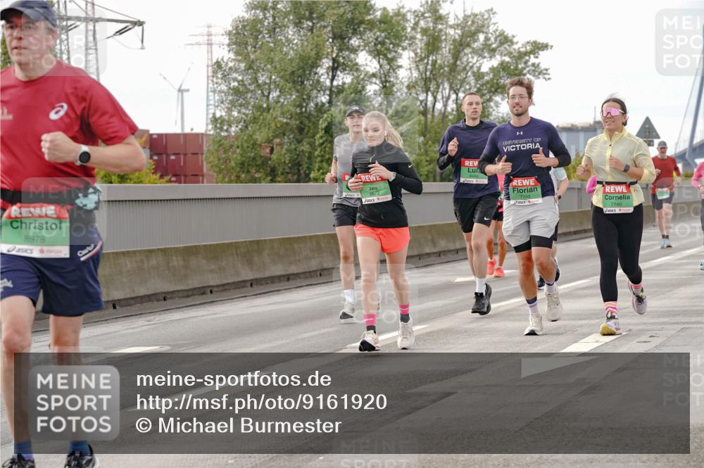 03.10.2025 - Köhlbrandbrückenlauf Michael Burmester http://msf.ph/oto/9161920 03.10.2025 16:02:29 Position 3 8978, 14, 9673, 8456, 7703, 7740 meine-sportfotos.de