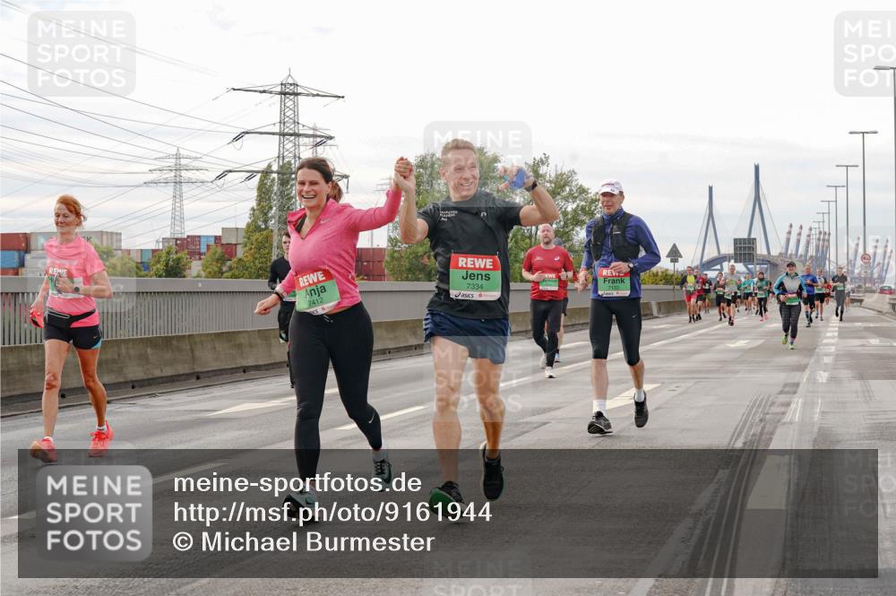 03.10.2025 - Köhlbrandbrückenlauf Michael Burmester http://msf.ph/oto/9161944 03.10.2025 16:02:39 Position 3 7412, 7334, 1 meine-sportfotos.de