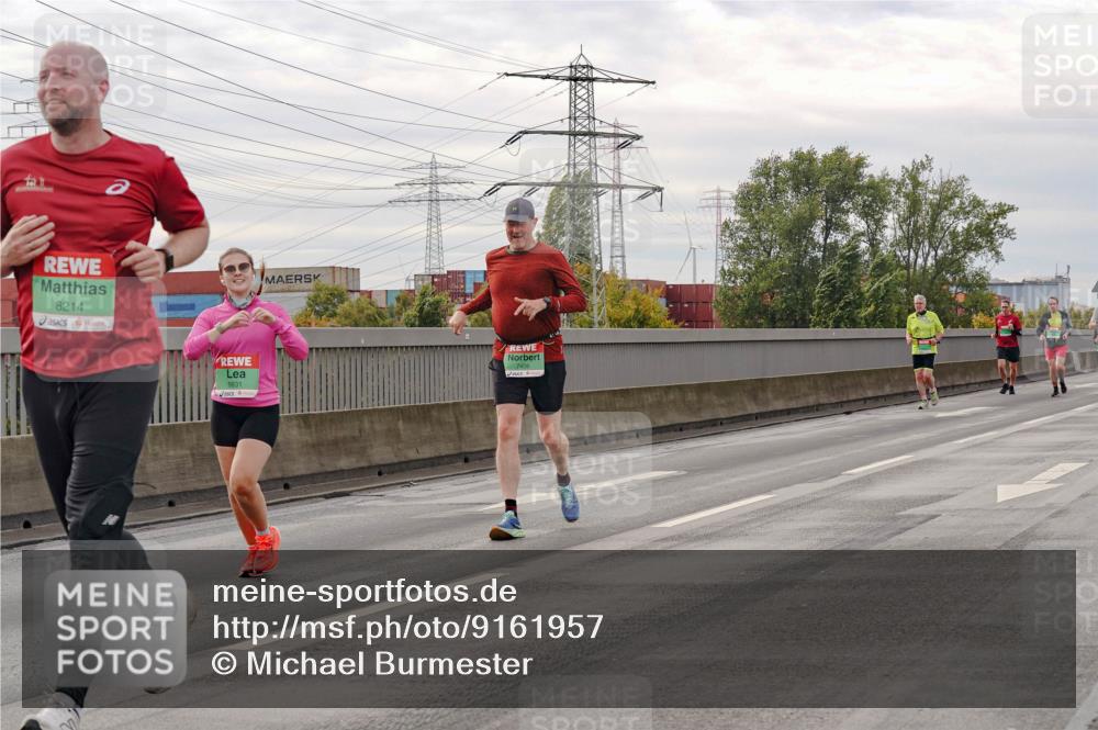 03.10.2025 - Köhlbrandbrückenlauf Michael Burmester http://msf.ph/oto/9161957 03.10.2025 16:02:45 Position 3 8214, 8831, 7406 meine-sportfotos.de