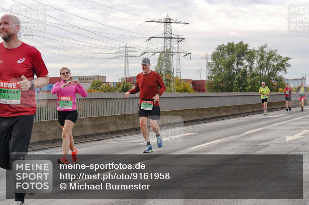 03.10.2025 - Köhlbrandbrückenlauf Michael Burmester http://msf.ph/oto/9161958 03.10.2025 16:02:45 Position 3 8214, 8831, 7406 meine-sportfotos.de