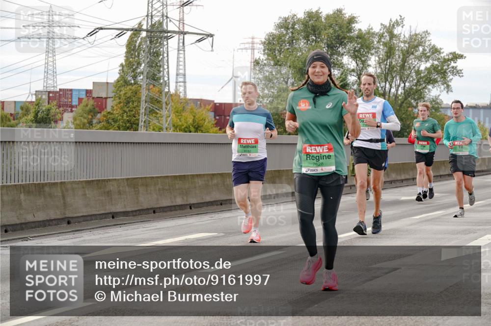 03.10.2025 - Köhlbrandbrückenlauf Michael Burmester http://msf.ph/oto/9161997 03.10.2025 16:02:59 Position 3 5, 8182, 7628, 258 meine-sportfotos.de